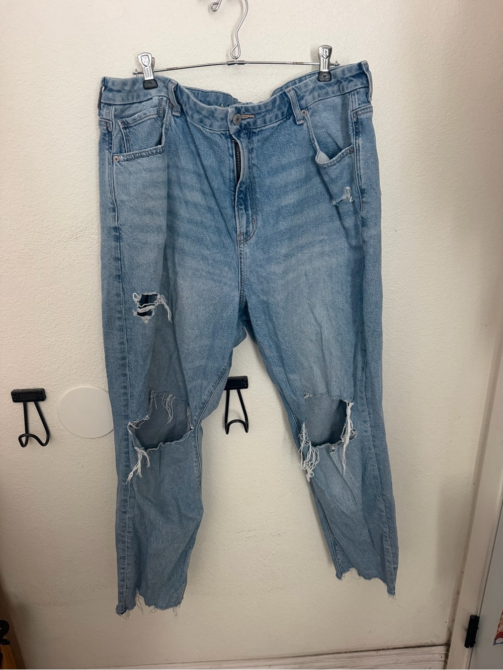 American Eagle Outfitters Light Blue Ripped Relaxed Jeans